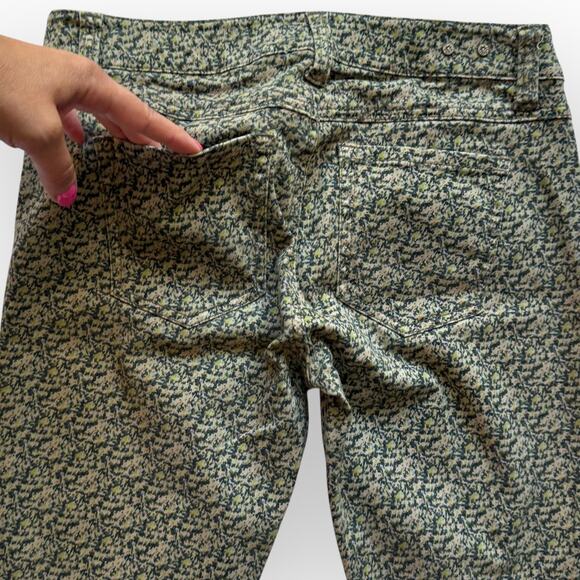 CAbi Women's Ditsy Green Floral Print Skinny Jeans Size 4 Style #5083 - Picture 6 of 10